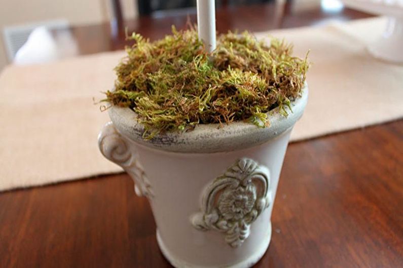 DIY topiary ar ziediem, kas izgatavoti no gofrēta papīra