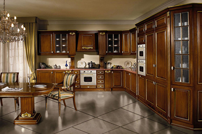 Smeđa kuhinja u klasičnom stilu - Dizajn interijera