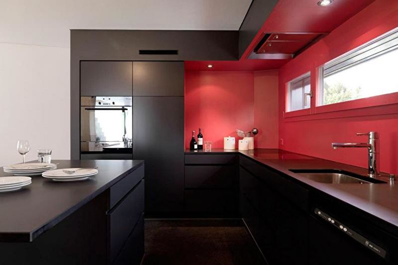 Raudona ir juoda virtuvė minimalizmo stiliumi - interjero dizainas