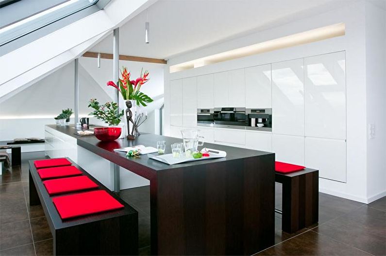 Návrh červeno-černé kuchyně - výzdoba a osvětlení