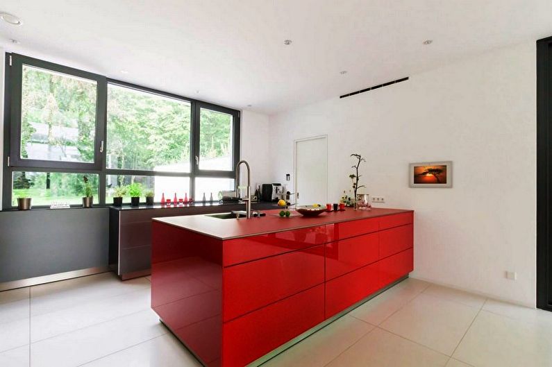 Červená a černá kuchyně - interiérový design fotografie