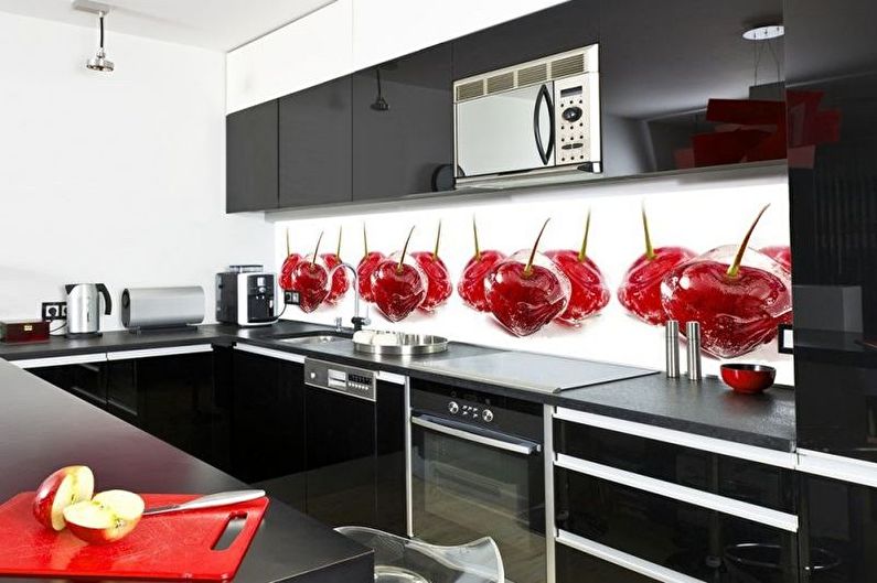 Raudona ir juoda virtuvė - interjero dizaino nuotrauka