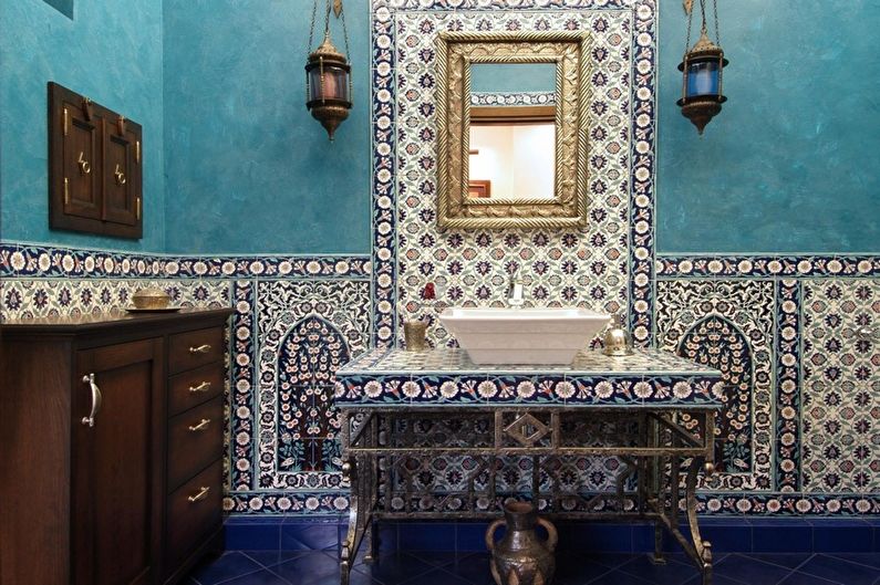 ห้องน้ำสีฟ้าครามในสไตล์ตะวันออก - การออกแบบตกแต่งภายใน