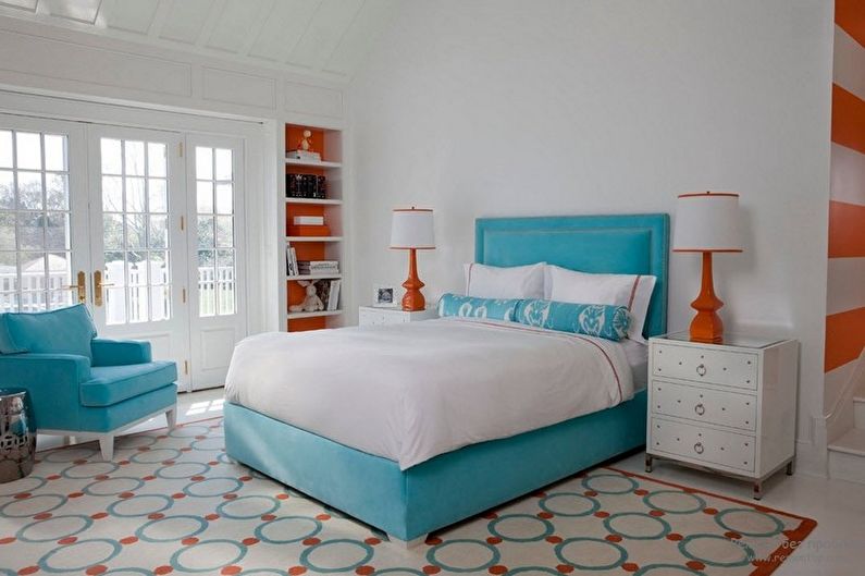 Turkio spalvos miegamojo dizainas - grindų apdaila