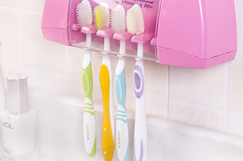 Accesorii pentru baie - rezervoare pentru periuța de dinți