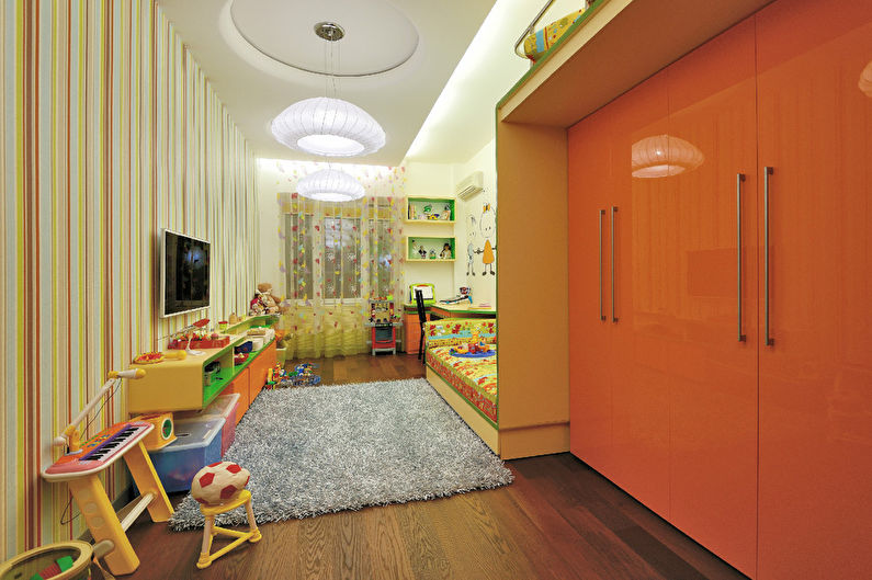 Ryškios juostelės: vaikų kambarys 4 metų vaikui - 4 nuotrauka