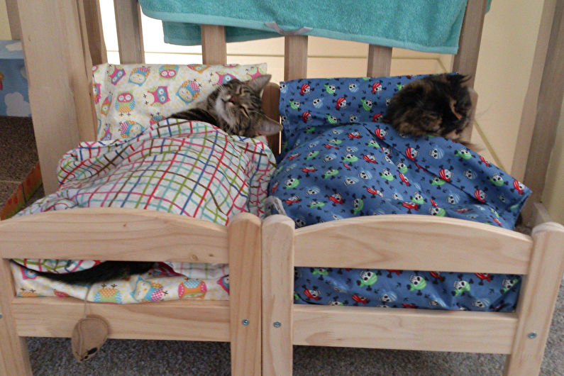 Kačių namas - miniatiūriniai baldai