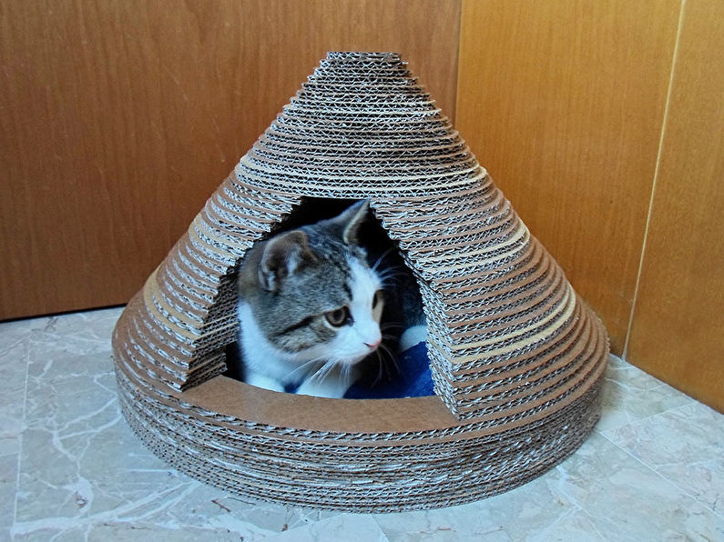 DIY Cat House - corrugated Cardboard House