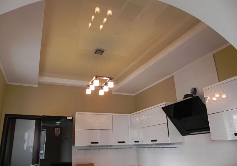 Лажни таван у кухињи - фотографија