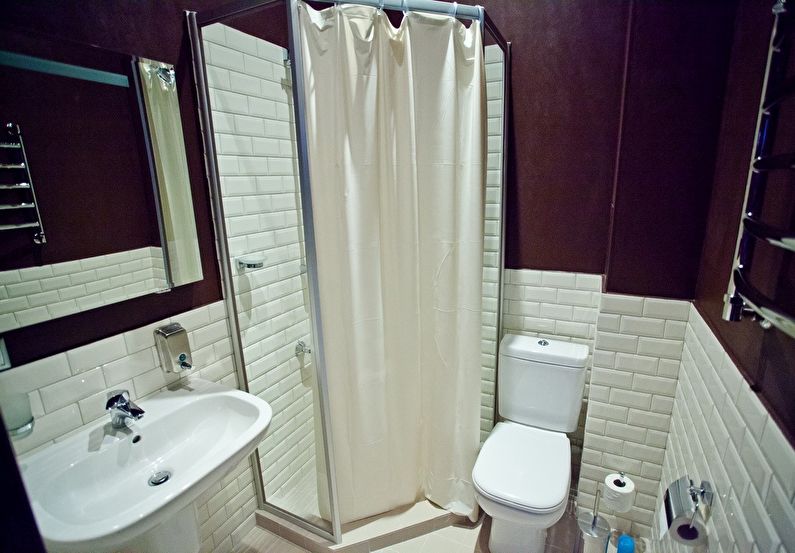 Indvendig design af et badeværelse på 4 kvm med brusebad - foto
