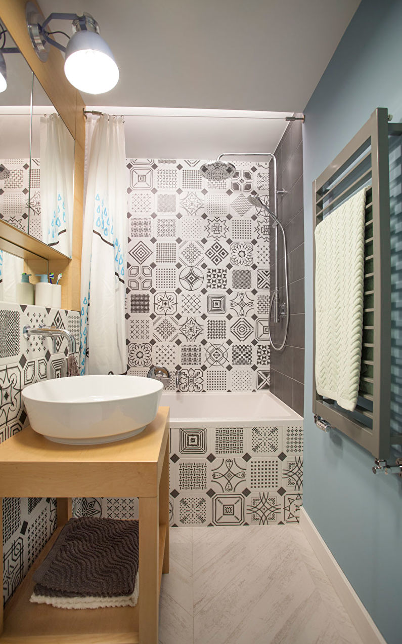 Design de interiores de uma casa de banho de 4 m2. - Foto