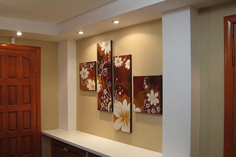 Peintures modulaires à l'intérieur du couloir