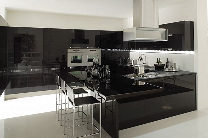 Crna kuhinja - fotografija dizajna interijera