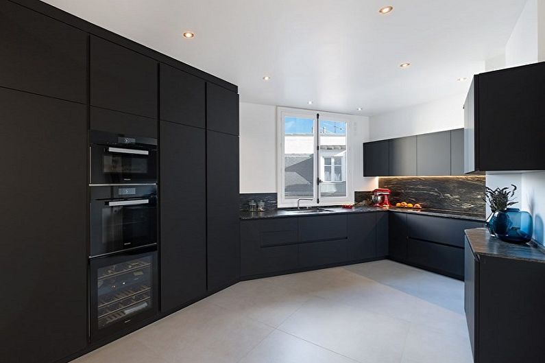 Черна кухня - снимка за интериорен дизайн