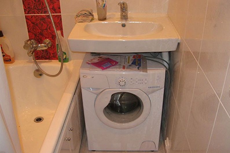 Pia acima da máquina de lavar roupa - foto