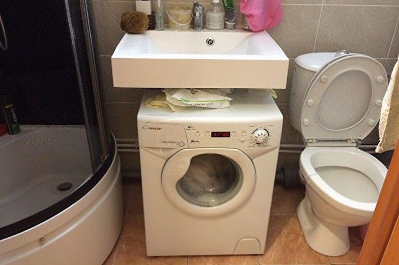 Pia acima da máquina de lavar roupa - foto