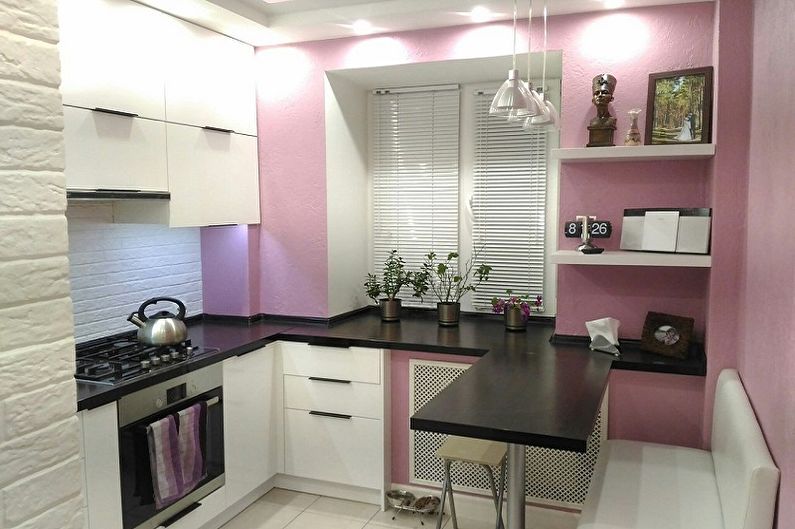 Bucătărie roz mică - design interior