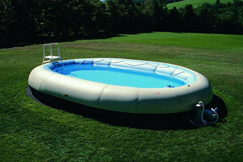 A piscina inflável para dar