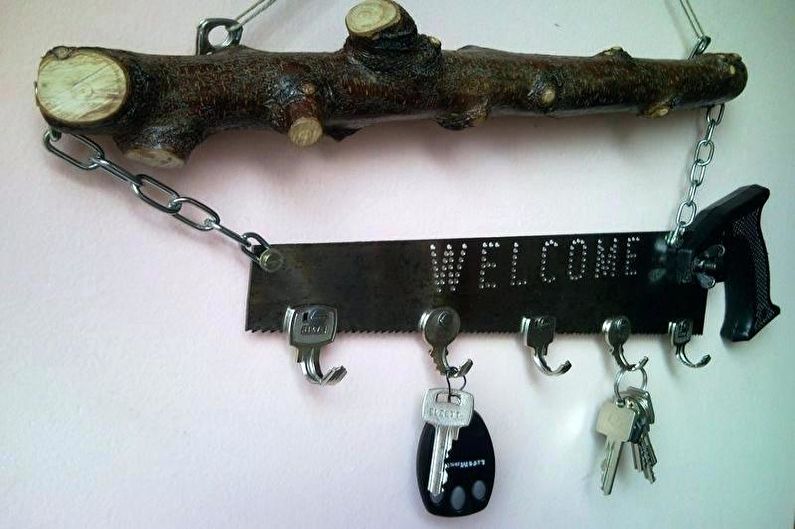 Nástěnný držák na klíče pro vstupní halu - design držáku klíčů pro kutily