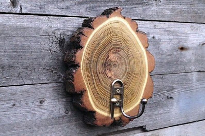 Napravite sami zidni držač za ključeve za hodnik izrađen od drva