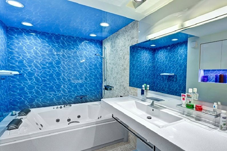Marinblå badrum - Inredning