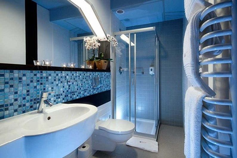 Zila vannas istaba - interjera dizaina foto