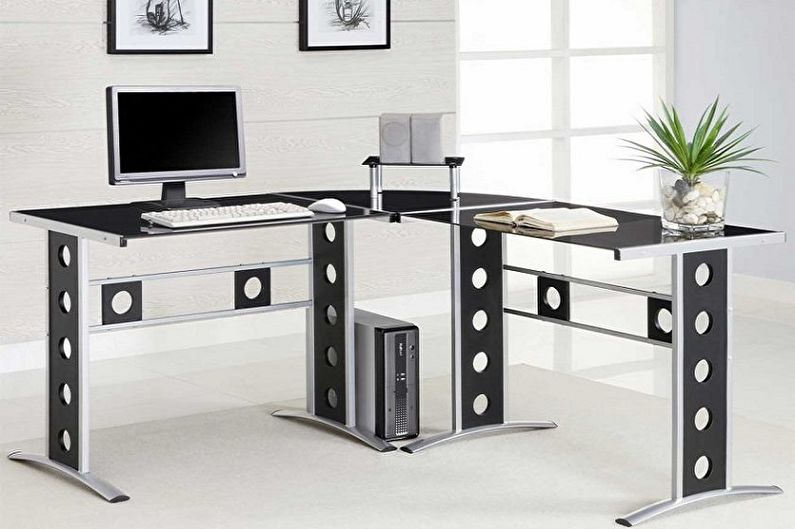 Narożne biurko komputerowe wykonane z metalu