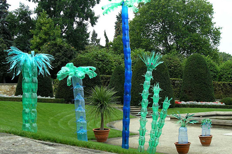 DIY garden decorations from plastic bottles