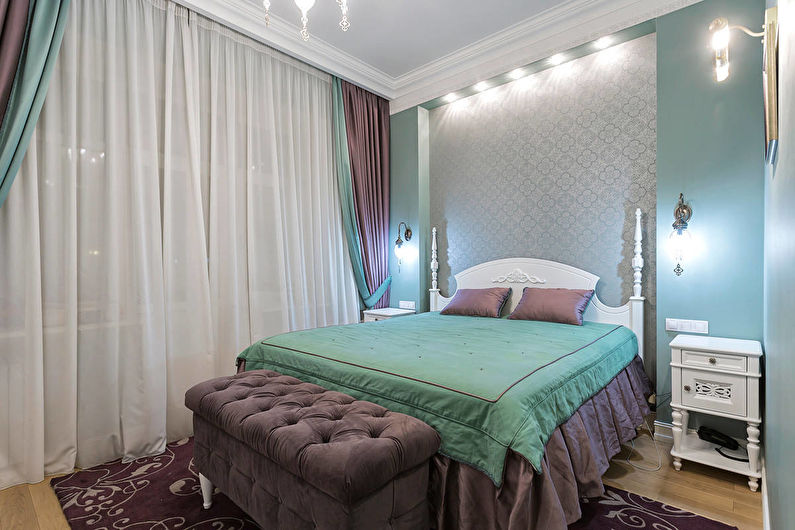 Suprojektuokite mažą miegamąjį klasikinio stiliaus - šviesios spalvos