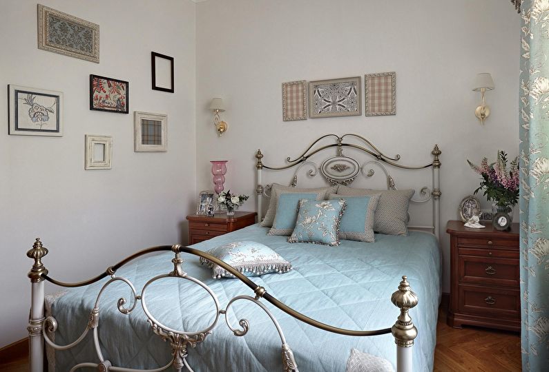 Designa ett litet sovrum i klassisk stil - Ett minimum av mönster
