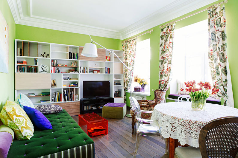 Grön färg i det inre av vardagsrummet - foto
