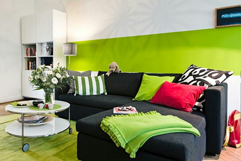 Grön färg i det inre av vardagsrummet - foto