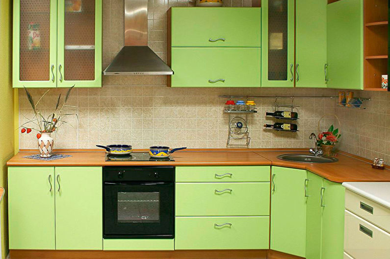 สีเขียวในการตกแต่งภายในของห้องครัว - ภาพถ่าย