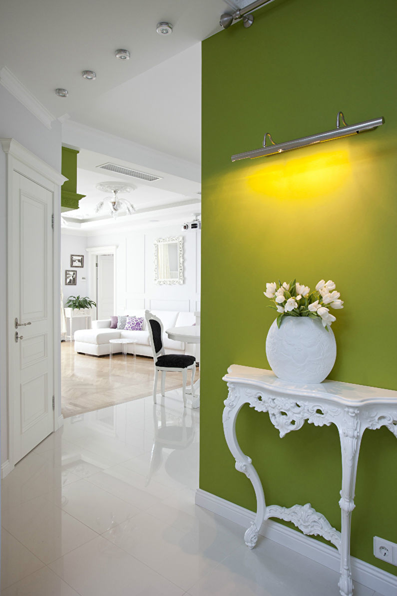 Zelená farba v interiéri chodby, chodba - foto