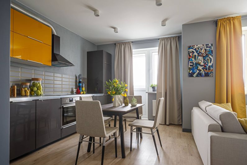 Virtuves-viesistabas interjera dizains pelēkā krāsā - foto