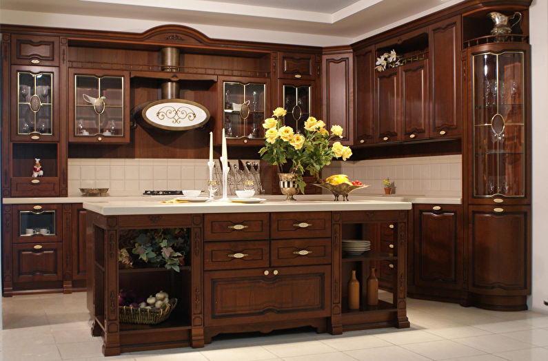 Cozinha embutida em estilo clássico - Design de Interiores