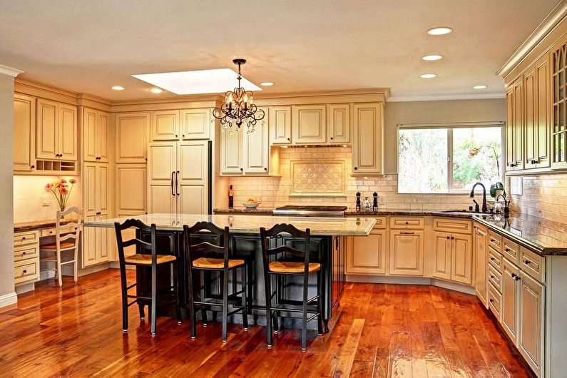 Įmontuojama klasikinio stiliaus virtuvė - interjero dizainas