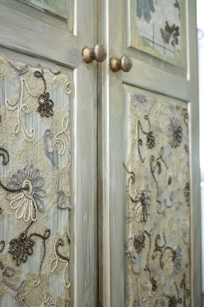 DIY veco durvju dekors - audums