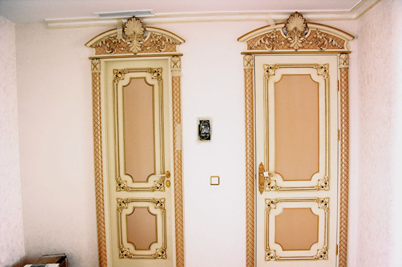 DIY old door decor - Moldagem