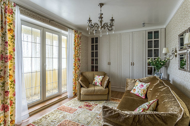 Cortinas com um padrão para a sala de estar (hall) no estilo clássico - foto
