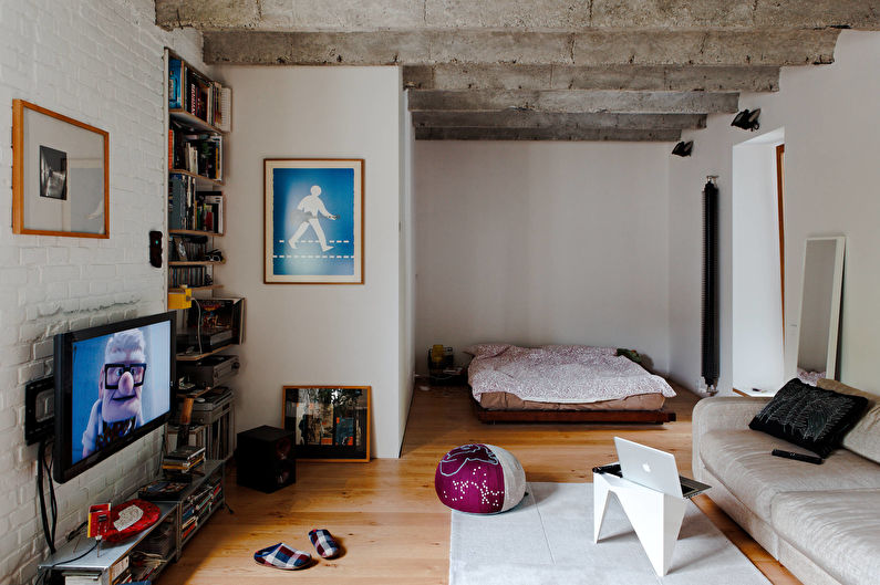 Уютен „книжен” таванско помещение - зониране на едностаен апартамент
