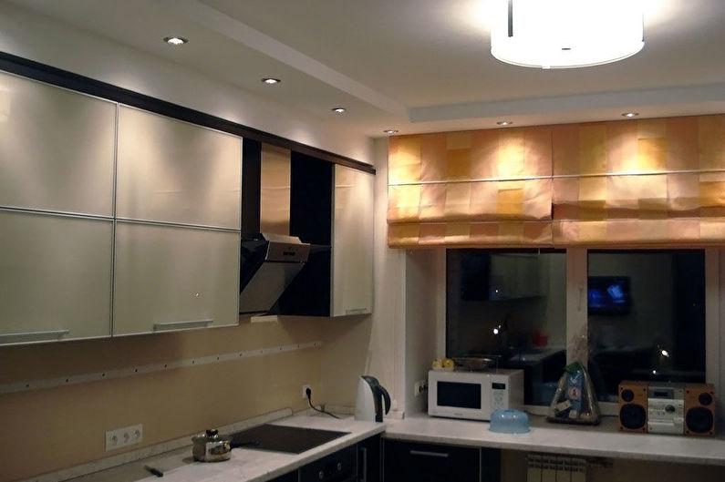 Plafonds en placoplâtre pour une petite cuisine