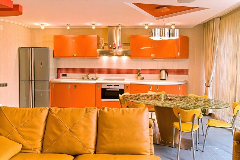 Oranžā virtuve 15 kv.m. - Interjera dizains