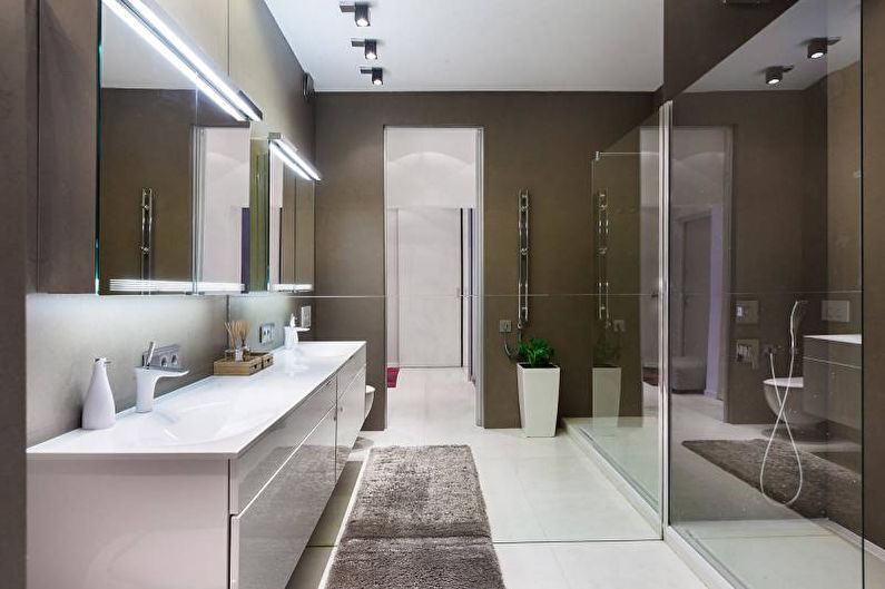 Šiuolaikinio stiliaus vonios kambarys su dušu
