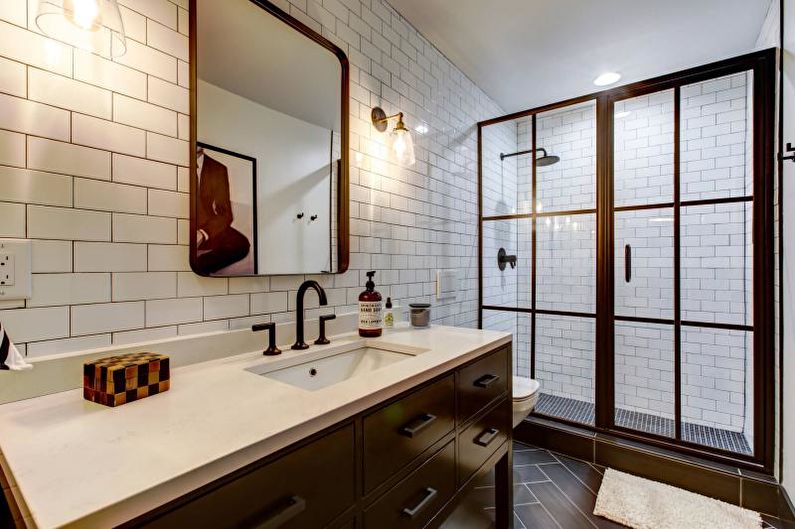 Salle de bain de style loft avec douche