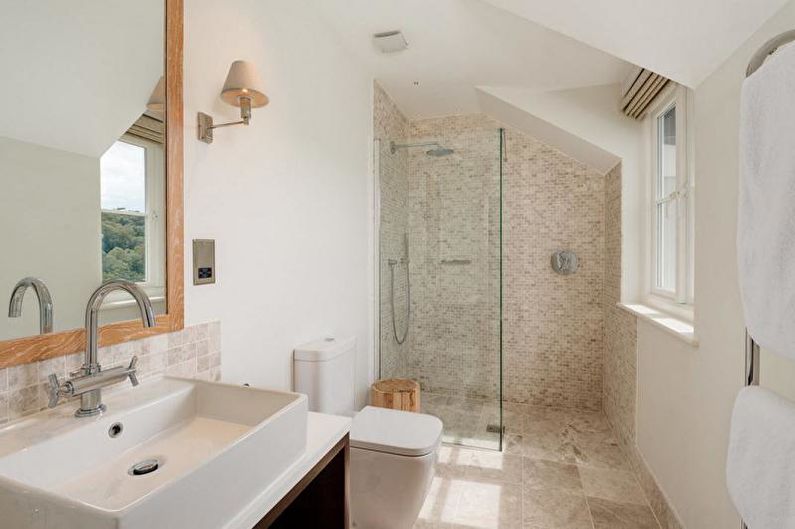 Kylpyhuoneen sisustus suihkulla - Mosaic-laatat