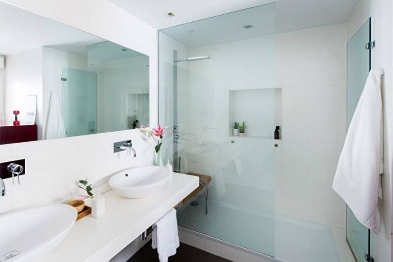 Vonios kambarys su dušu - interjero dizaino nuotrauka