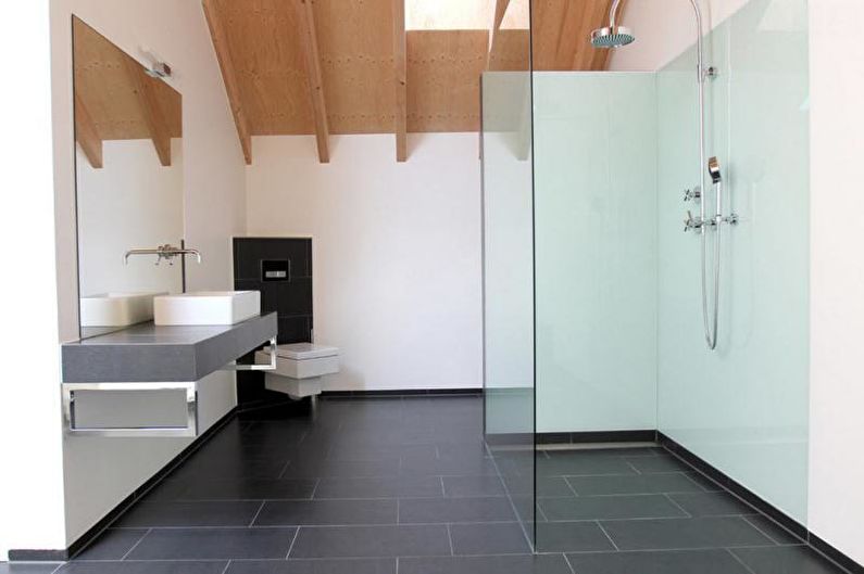 Badezimmer mit Dusche - Innenarchitekturfoto