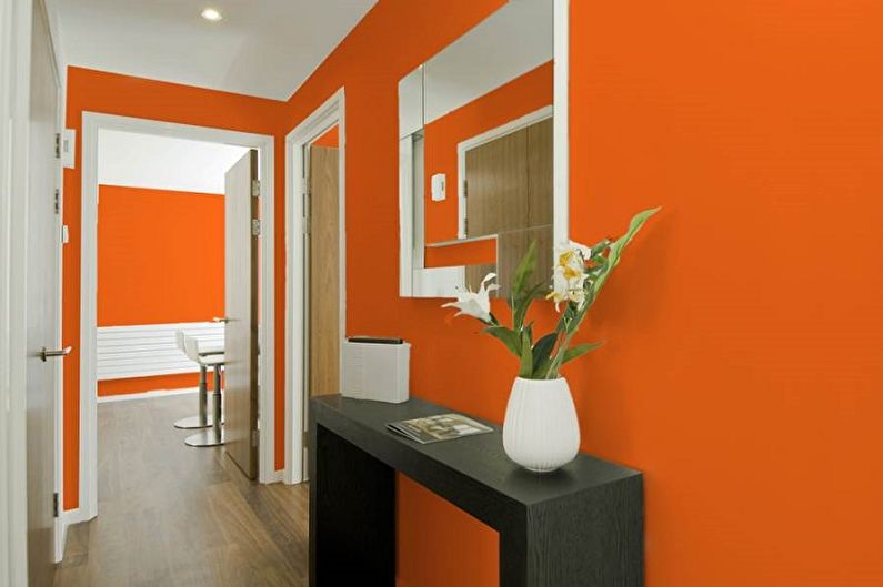 Χρωματίστε τοίχους στο διάδρομο