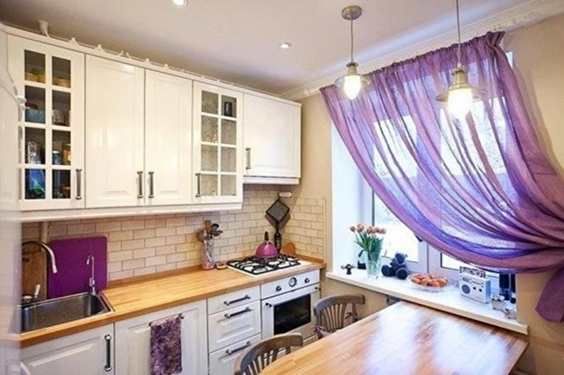 Violetinė skandinaviško stiliaus virtuvė - interjero dizainas